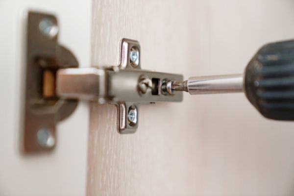 Cupboard Hinge Repair in Corsicana